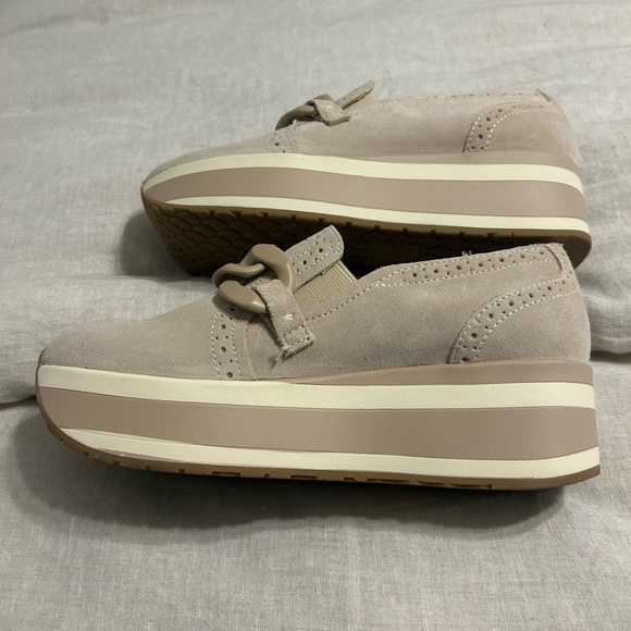 Dolce Vita JHENEE SNEAKERS DUNE SUEDE size 6 - Picture 1 of 3
